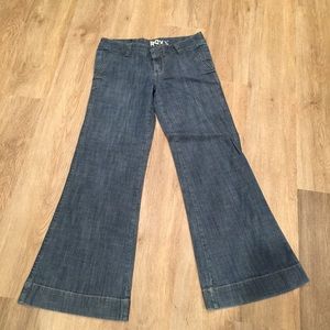 Roxy dark wash flare leg jeans sz9
